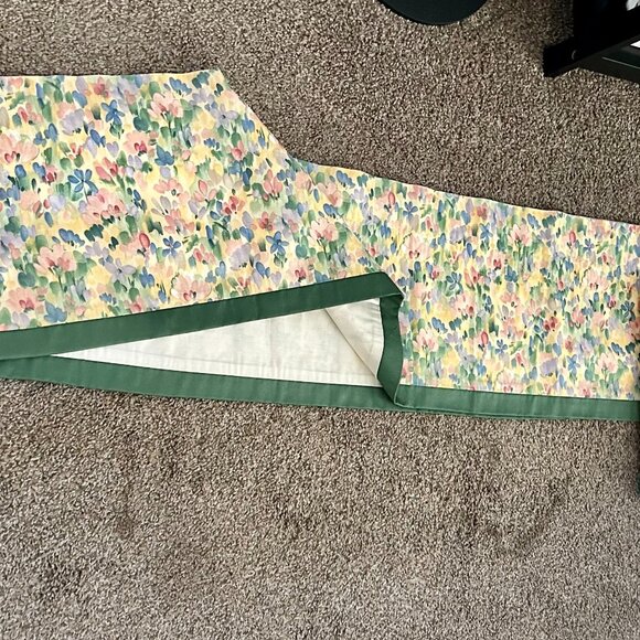 Floral Trimmed 15' Valance - Picture 2 of 4